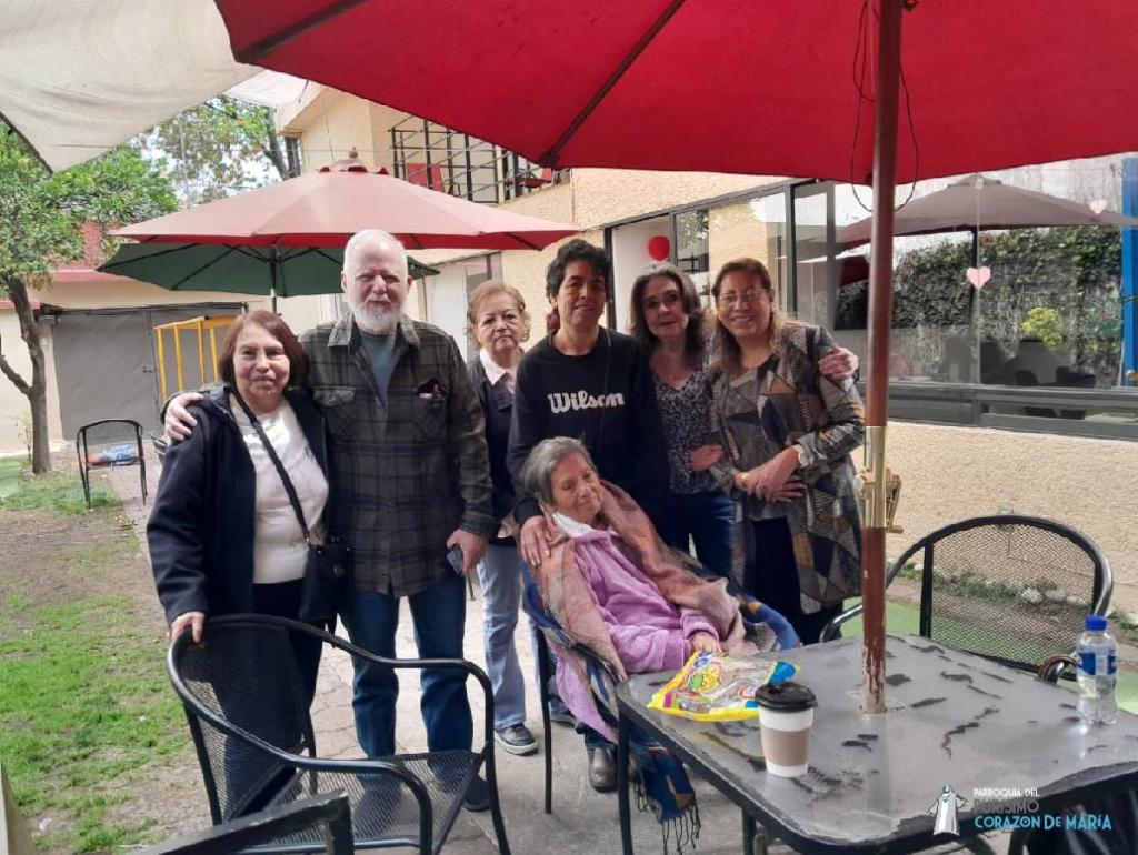 Alegre convivencia en la casa de retiro