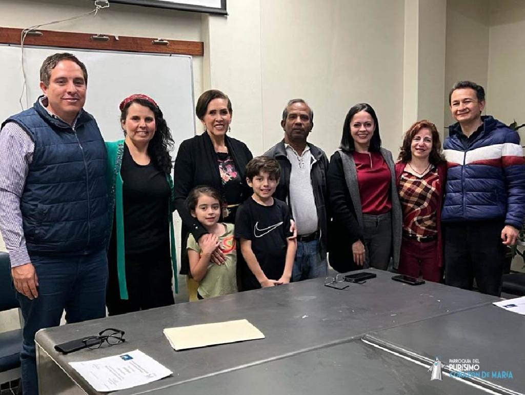 Entrega de diplomas del curso de: "Matrimonios exitosos de la mano de Jes&uacute;s y de Mar&iacute;a"