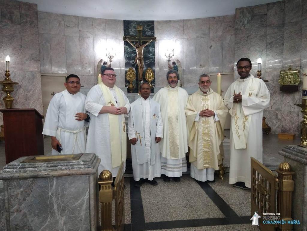 Hora Santa y 11 aniversario de ordenación del P. Miguel
